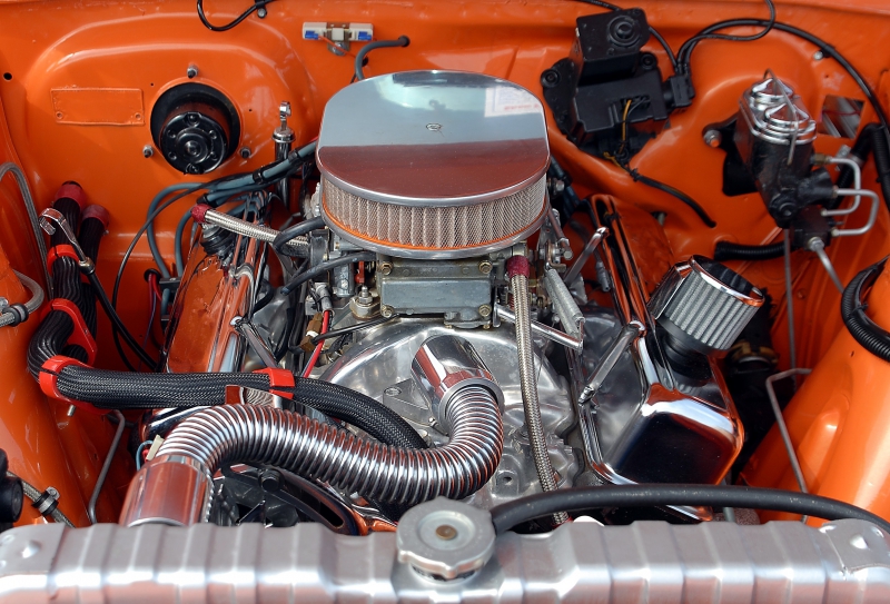 garagiste-BAIROLS-min_car-engine-1738309